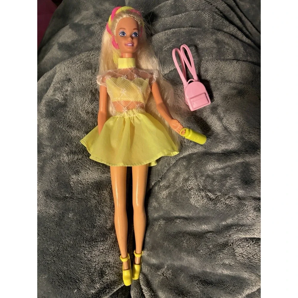 Vintage 90's Blonde Barbie Doll  With Purple Eyes  Neon Outfit With Accessories‎